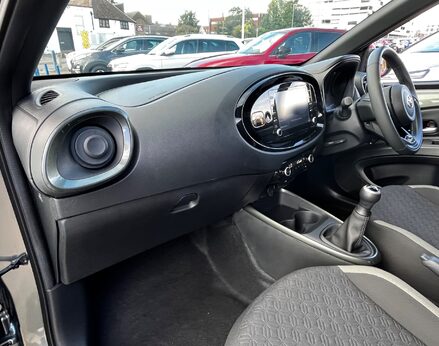 Toyota Aygo X VVT-I EDGE 17
