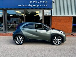 Toyota Aygo X VVT-I EDGE 10