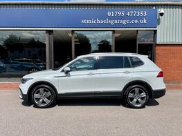 Volkswagen Tiguan Allspace LIFE TSI DSG 11