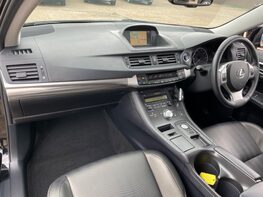 Lexus CT 200H ADVANCE 28