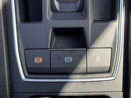 SEAT Leon ETSI FR DSG MHEV 57
