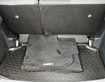 Toyota Yaris DESIGN FHEV 64