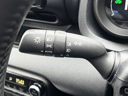 Toyota Yaris DESIGN FHEV 55