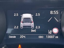 Toyota Yaris DESIGN FHEV 31