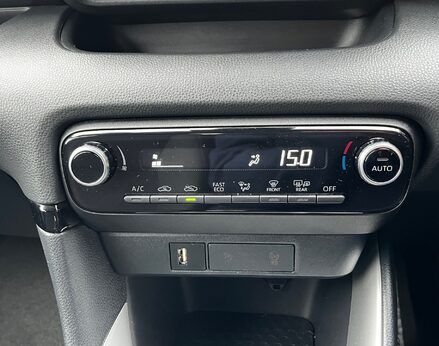 Toyota Yaris DESIGN FHEV 49