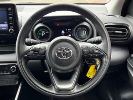 Toyota Yaris DESIGN FHEV 20
