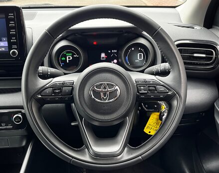 Toyota Yaris DESIGN FHEV 20