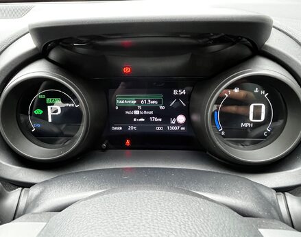 Toyota Yaris DESIGN FHEV 21