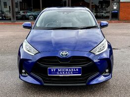Toyota Yaris DESIGN FHEV 5