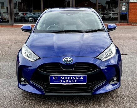 Toyota Yaris DESIGN FHEV 5