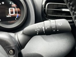Toyota Yaris DESIGN FHEV 56