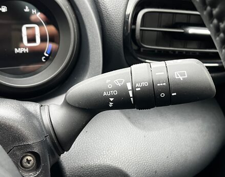 Toyota Yaris DESIGN FHEV 56