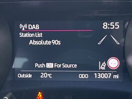 Toyota Yaris DESIGN FHEV 29