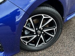 Toyota Yaris DESIGN FHEV 3