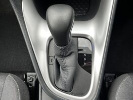 Toyota Yaris DESIGN FHEV 51