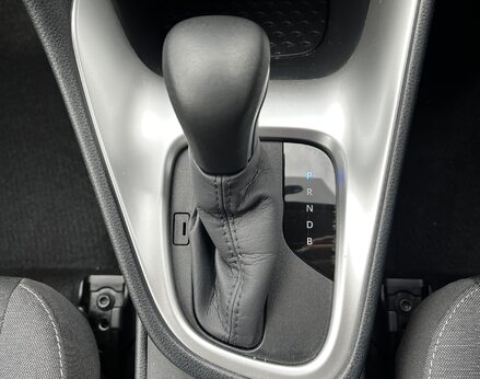 Toyota Yaris DESIGN FHEV 51