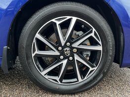 Toyota Yaris DESIGN FHEV 16