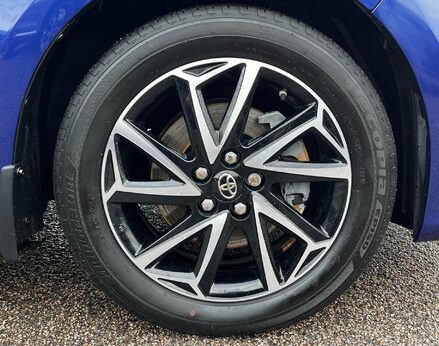 Toyota Yaris DESIGN FHEV 16