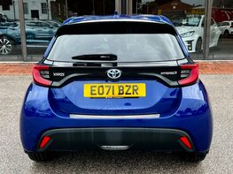 Toyota Yaris DESIGN FHEV 6