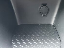 Toyota Yaris DESIGN FHEV 50