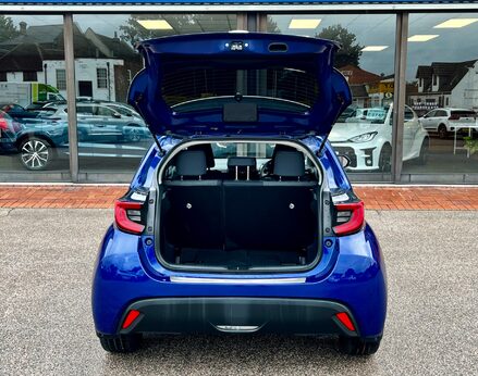 Toyota Yaris DESIGN FHEV 62