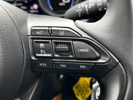 Toyota Yaris DESIGN FHEV 54