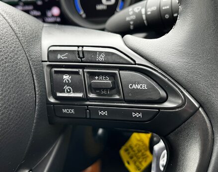 Toyota Yaris DESIGN FHEV 54