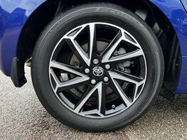 Toyota Yaris DESIGN FHEV 15