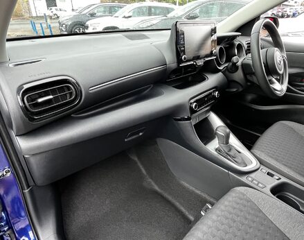 Toyota Yaris DESIGN FHEV 17