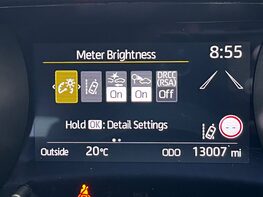 Toyota Yaris DESIGN FHEV 32