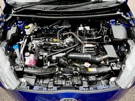 Toyota Yaris DESIGN FHEV 7