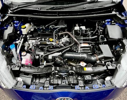 Toyota Yaris DESIGN FHEV 7