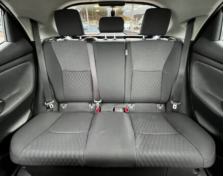 Toyota Yaris DESIGN FHEV 61