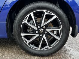 Toyota Yaris DESIGN FHEV 14