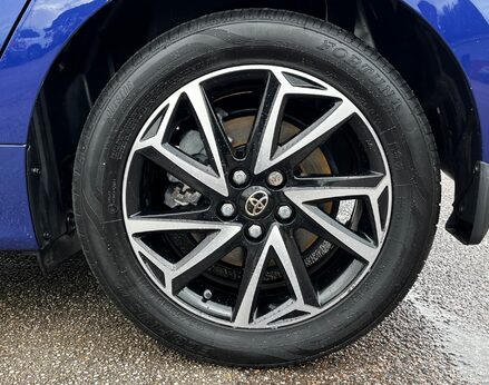 Toyota Yaris DESIGN FHEV 14