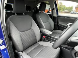 Toyota Yaris DESIGN FHEV 59