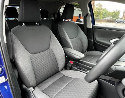 Toyota Yaris DESIGN FHEV 59