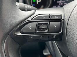 Toyota Yaris DESIGN FHEV 53