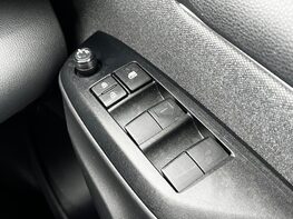 Toyota Yaris DESIGN FHEV 58