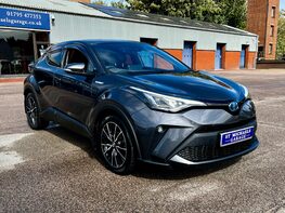 Toyota C-HR EXCEL 4