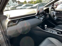 Toyota C-HR EXCEL 17
