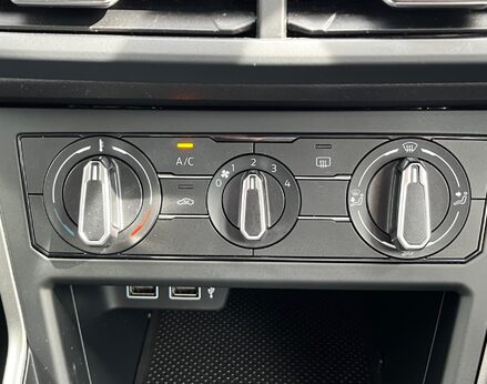 Volkswagen Polo SE EVO 48