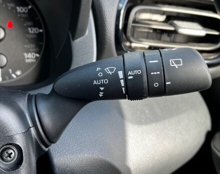 Toyota Yaris ICON FHEV 57