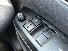 Toyota Yaris ICON FHEV 59