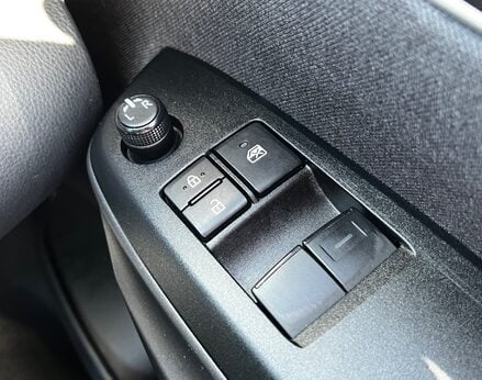 Toyota Yaris ICON FHEV 59