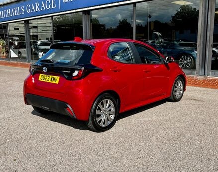 Toyota Yaris ICON FHEV 8