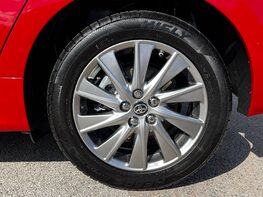 Toyota Yaris ICON FHEV 14