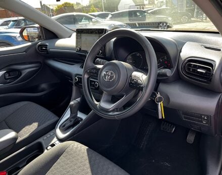Toyota Yaris ICON FHEV 18