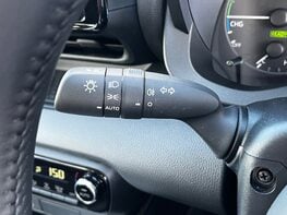 Toyota Yaris ICON FHEV 56