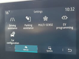 Renault Captur TECHNO E-TECH 41